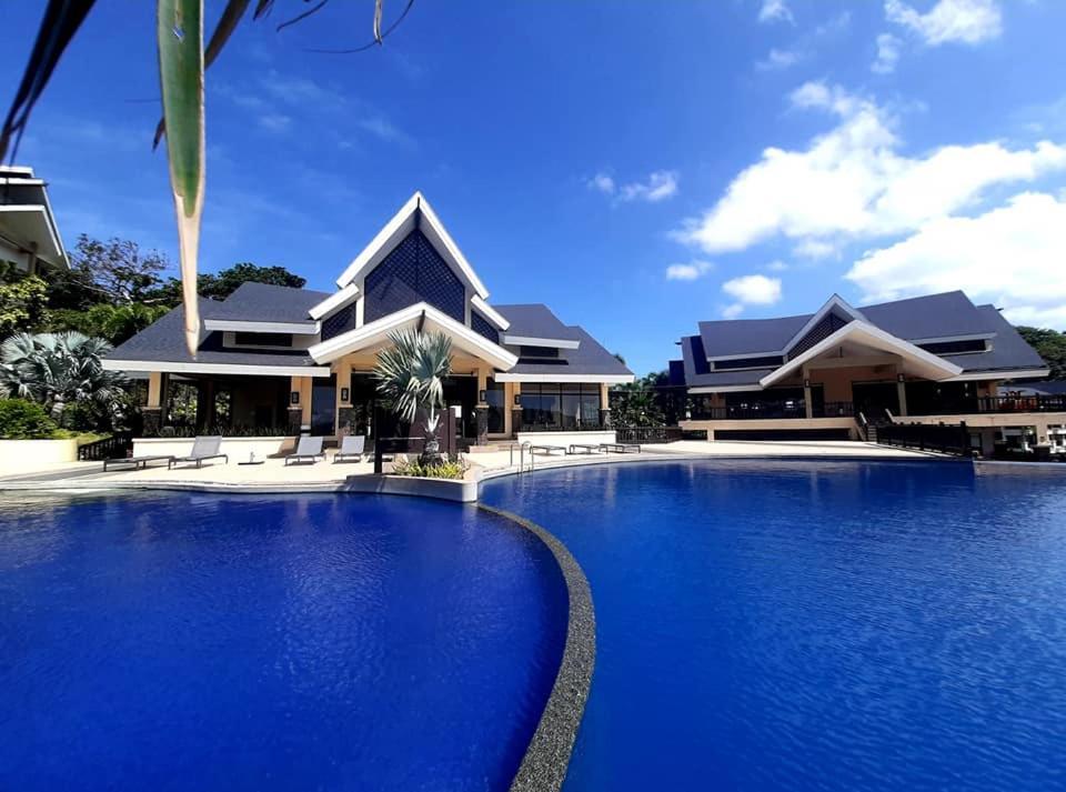 Unit 306 Alta Vista De Boracay By David Yapak